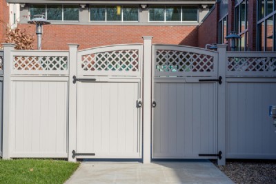 White vinyl fence installation on UCONN campus