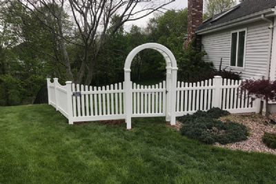 Residential vinyl fencing installation in CT