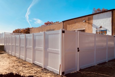 White vinyl fence installation 